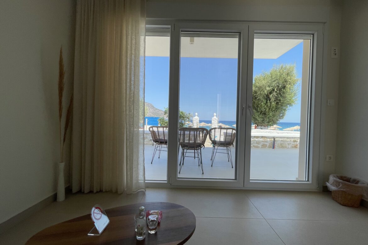 poseidion living room img